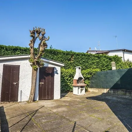 In Mit Grill, Garten Und Terrasse