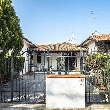 In Mit Grill, Garten Und Terrasse * ليدو ديلي نازيوني